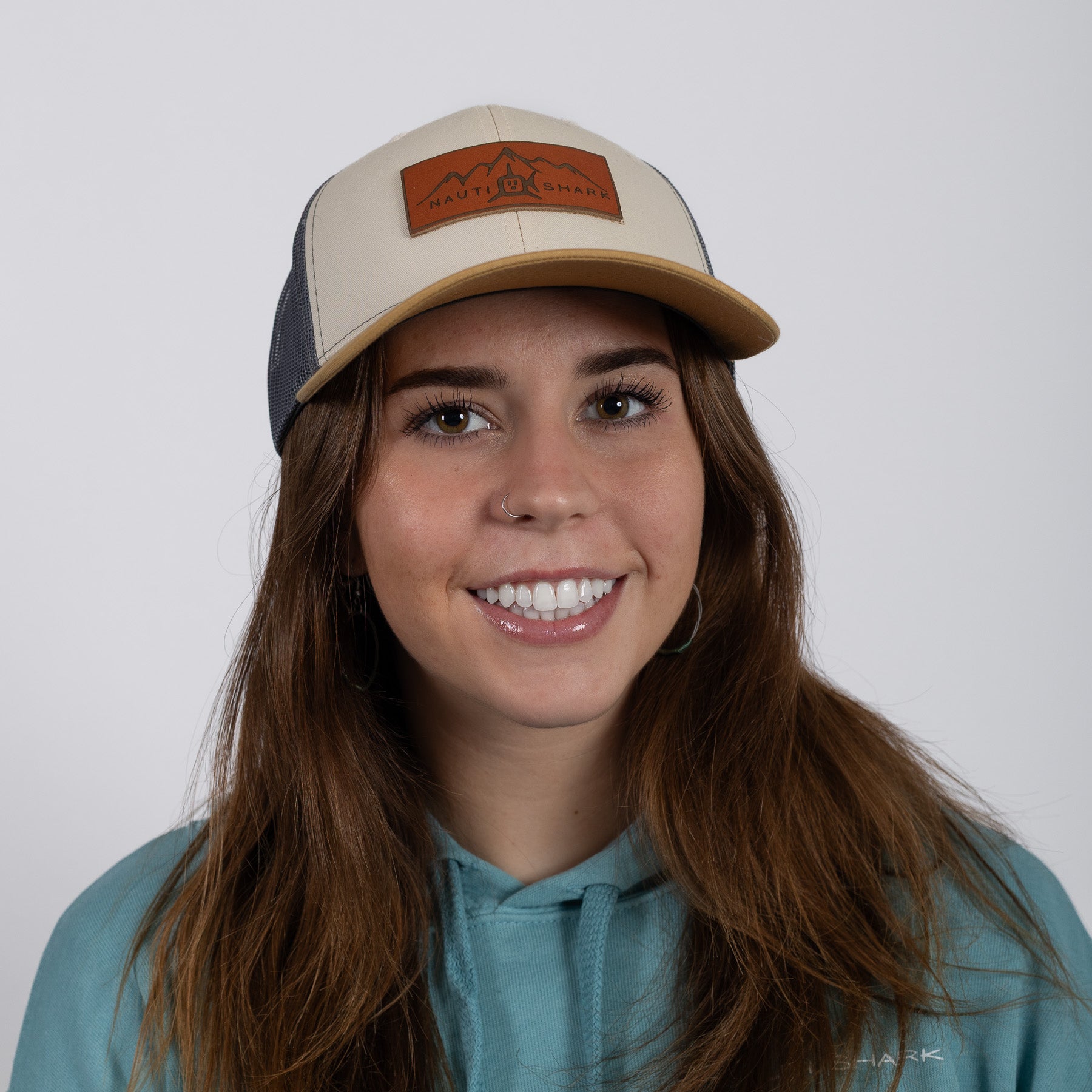 Leather Mountain Trucker - Beige/Grey/Flax